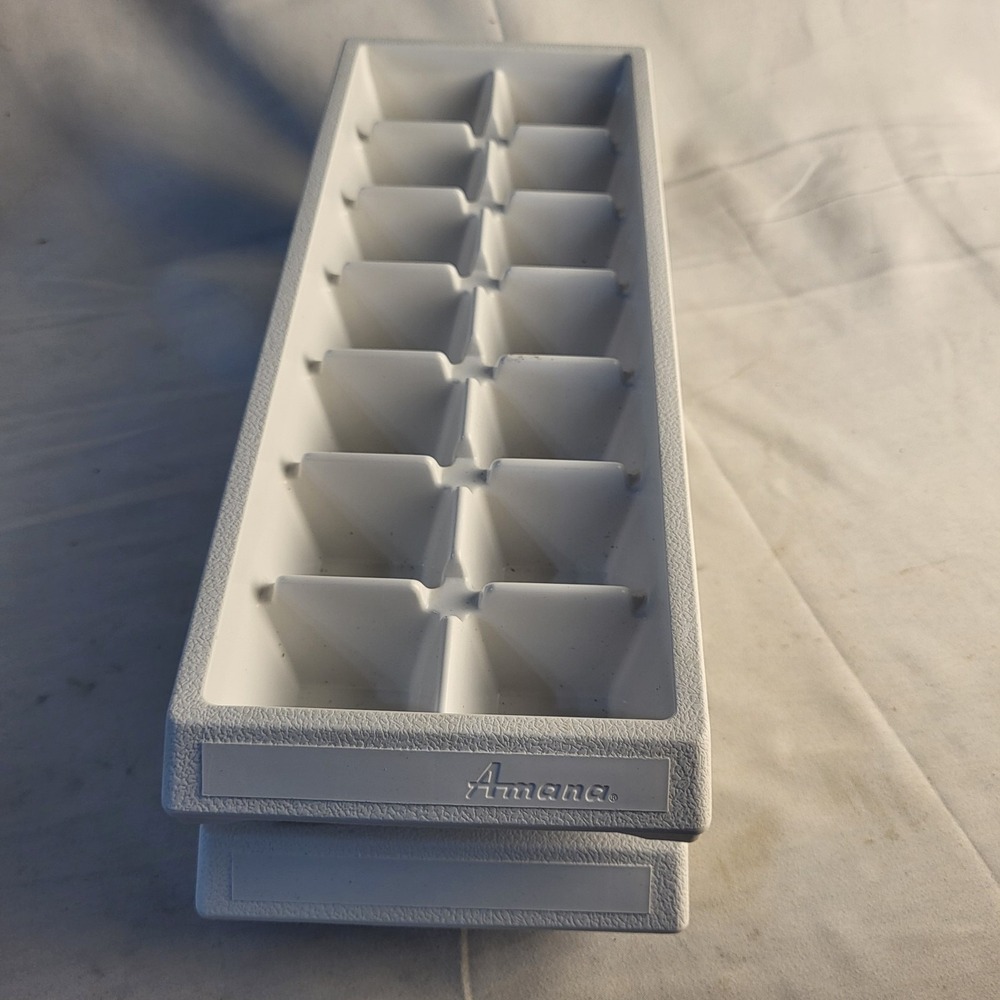 Lot of 2 Vintage Amana White Plastic Freeze Ice Cube Trays 14 Large Cubes ea